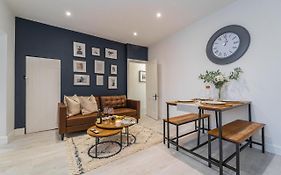 South View - 3 Bed Modern Chester House - Close To City Centre